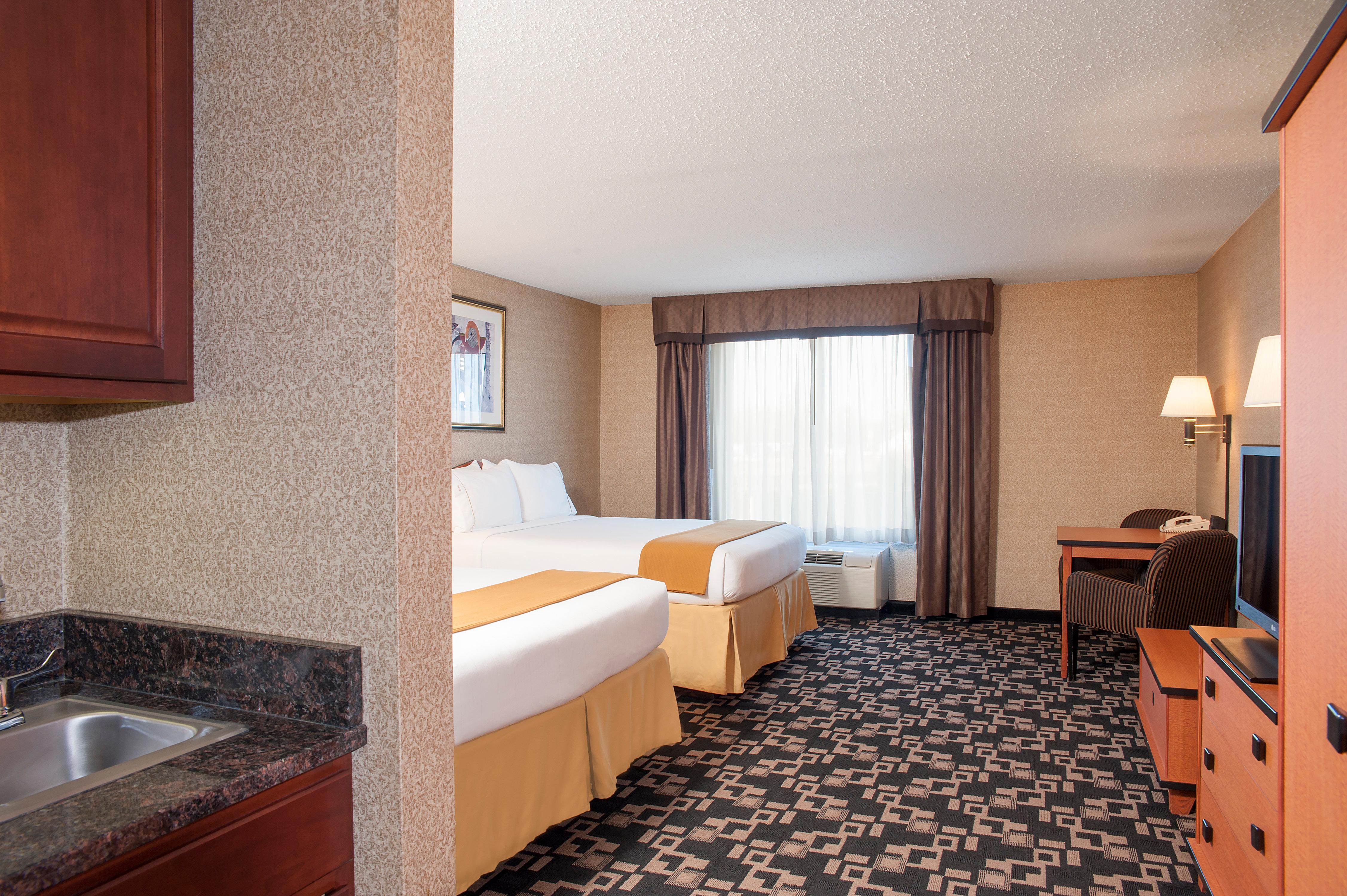Holiday Inn Express Hotel & Suites Greenwood Exterior photo